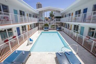 Waterside Hotel And Suites