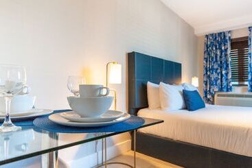Waterside Hotel And Suites