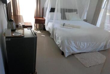 پانسیون Kuku Royal Lodge