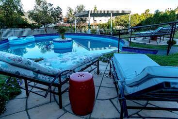 پانسیون Senate Boutique Guest House