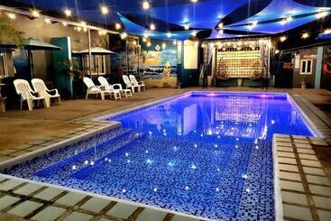 هاستل Hidden Palms Inn And Resort