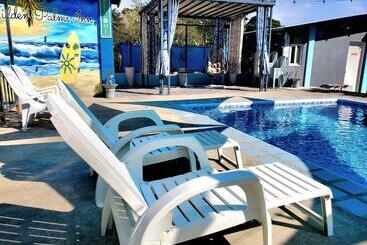 هاستل Hidden Palms Inn And Resort