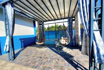 هاستل Hidden Palms Inn And Resort