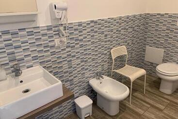 تختخواب و صبحانه Borgomarino S Room