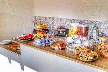 تختخواب و صبحانه Borgomarino S Room