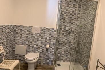 تختخواب و صبحانه Borgomarino S Room