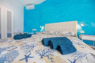 تختخواب و صبحانه Borgomarino S Room