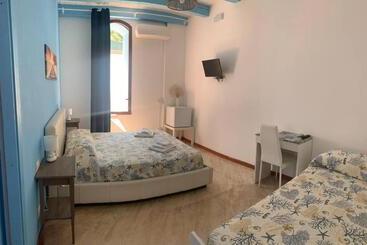 تختخواب و صبحانه Borgomarino S Room