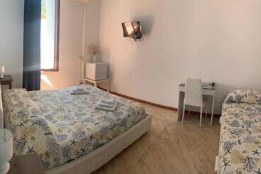 تختخواب و صبحانه Borgomarino S Room