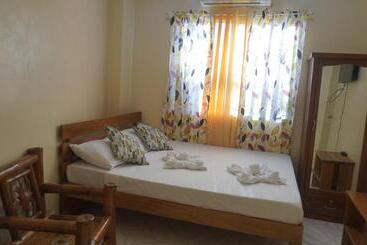 تختخواب و صبحانه Cg S Travellers Inn