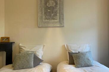 تختخواب و صبحانه Villa Louise