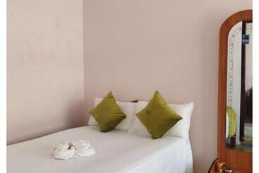 酒店 Anmeti Travellers Inn