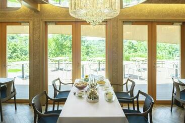 هتل Auberge Frenchnomori