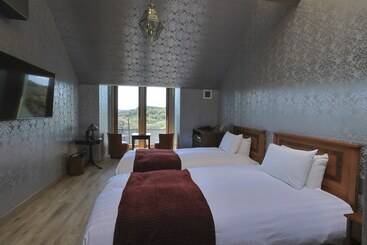 هتل Auberge Frenchnomori