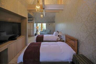 هتل Auberge Frenchnomori