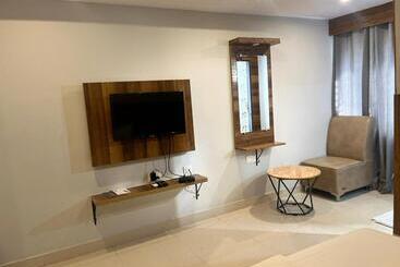 هتل Avenue Suites Near International Airport Bangalore