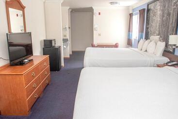 هتل Creekside Inn & Suites
