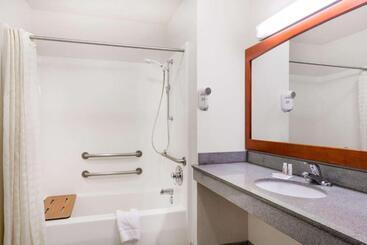 هتل Creekside Inn & Suites