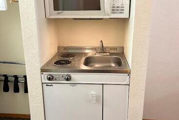 هتل Creekside Inn & Suites