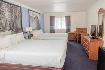 هتل Creekside Inn & Suites