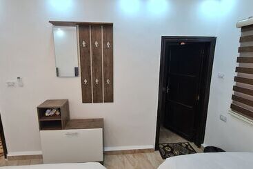 هتل Nabateans Home