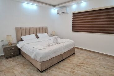 هتل Nabateans Home