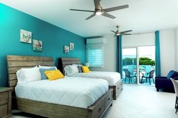 هتل The Suites At Mr Grouper