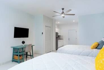 هتل The Suites At Mr Grouper