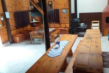 پانسیون Casa Inteira Com Piscina