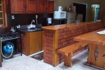 پانسیون Casa Inteira Com Piscina