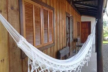 پانسیون Casa Inteira Com Piscina