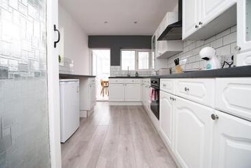پانسیون Garden | Parking | 4br