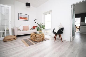 پانسیون Garden | Parking | 4br