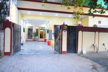 پانسیون The Royal Villas Guest House