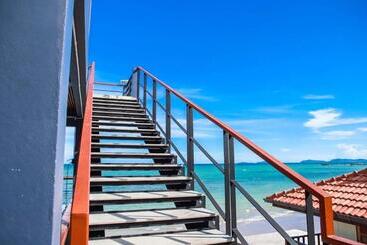 Phala Shore Resort