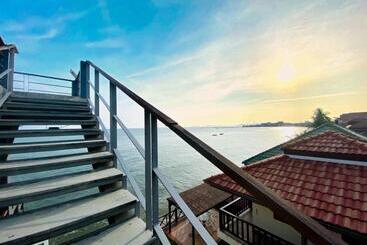 Phala Shore Resort