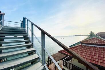 Phala Shore Resort