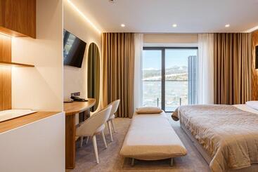Tavel Hotel & Spa