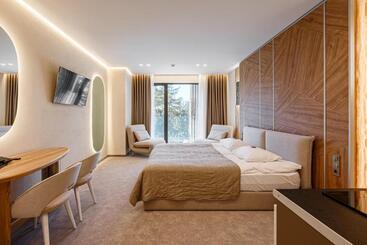 Tavel Hotel & Spa