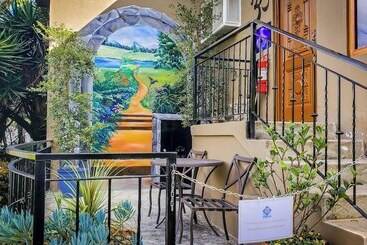 هتل Tosa Blue Mountain Retreat And Spa