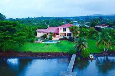 Te Mana Lodge - Teahupo'o