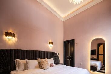 Holt's Hotel De Mi Independencia