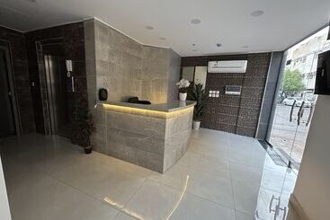 هتل Aram Suites