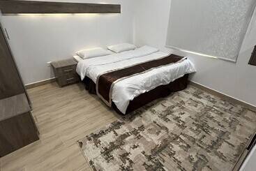 هتل Aram Suites