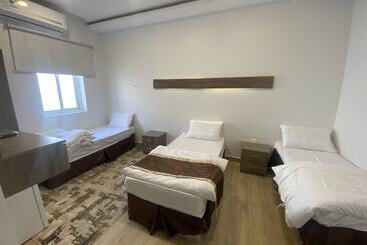هتل Aram Suites