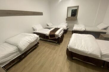 هتل Aram Suites