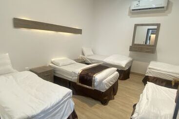 هتل Aram Suites