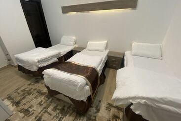 هتل Aram Suites