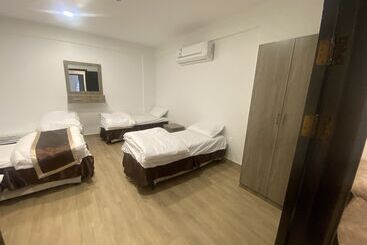 هتل Aram Suites