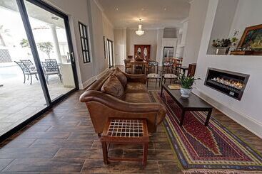 هتل Lagoon Suites Guesthouse Cc